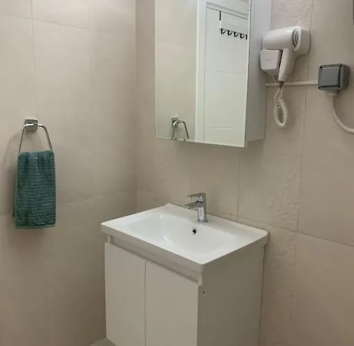 New Studio In Park Appartamento Trikomo