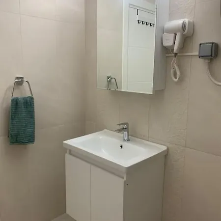 New Studio In Park Apartment Trikomo